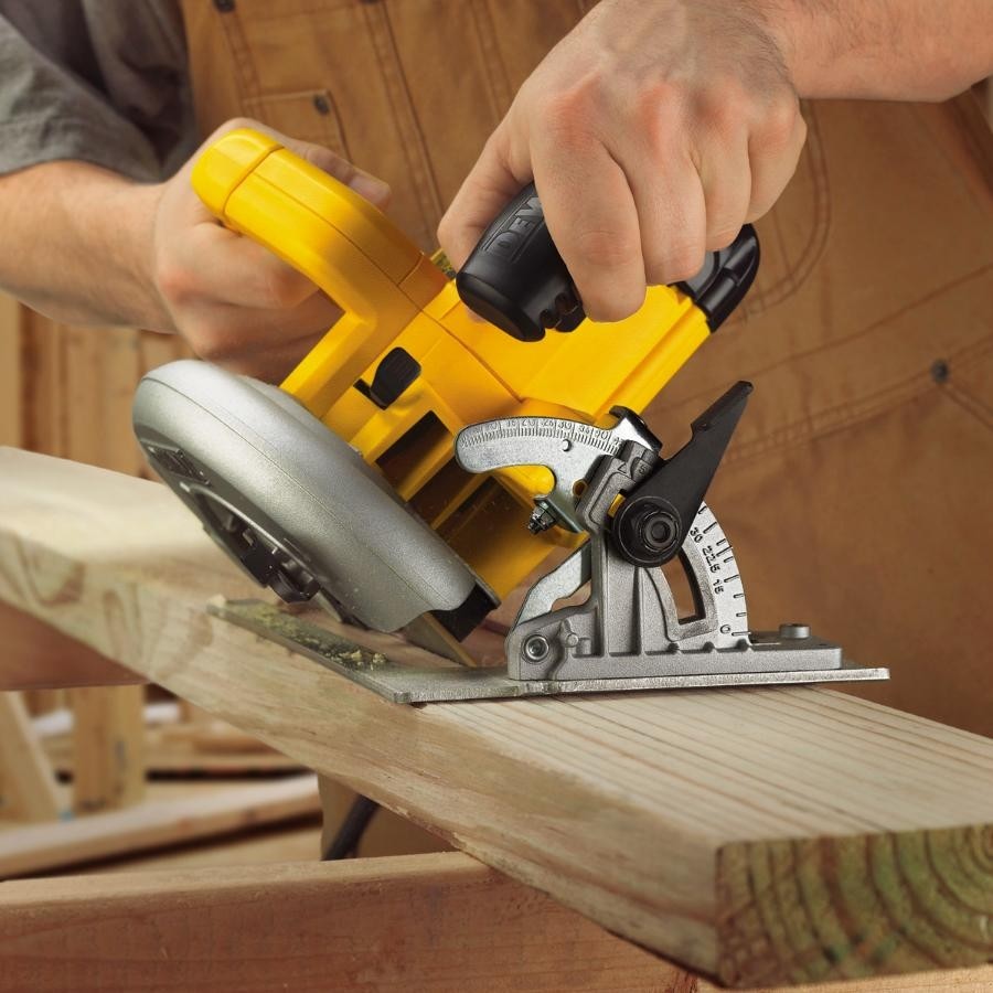 Дисковая пила DeWalt  DWE 560B KS, 1,35 кВт, 5000 об/м, диск 184х16 мм, рез-65 мм,  13,7 кг, кор.