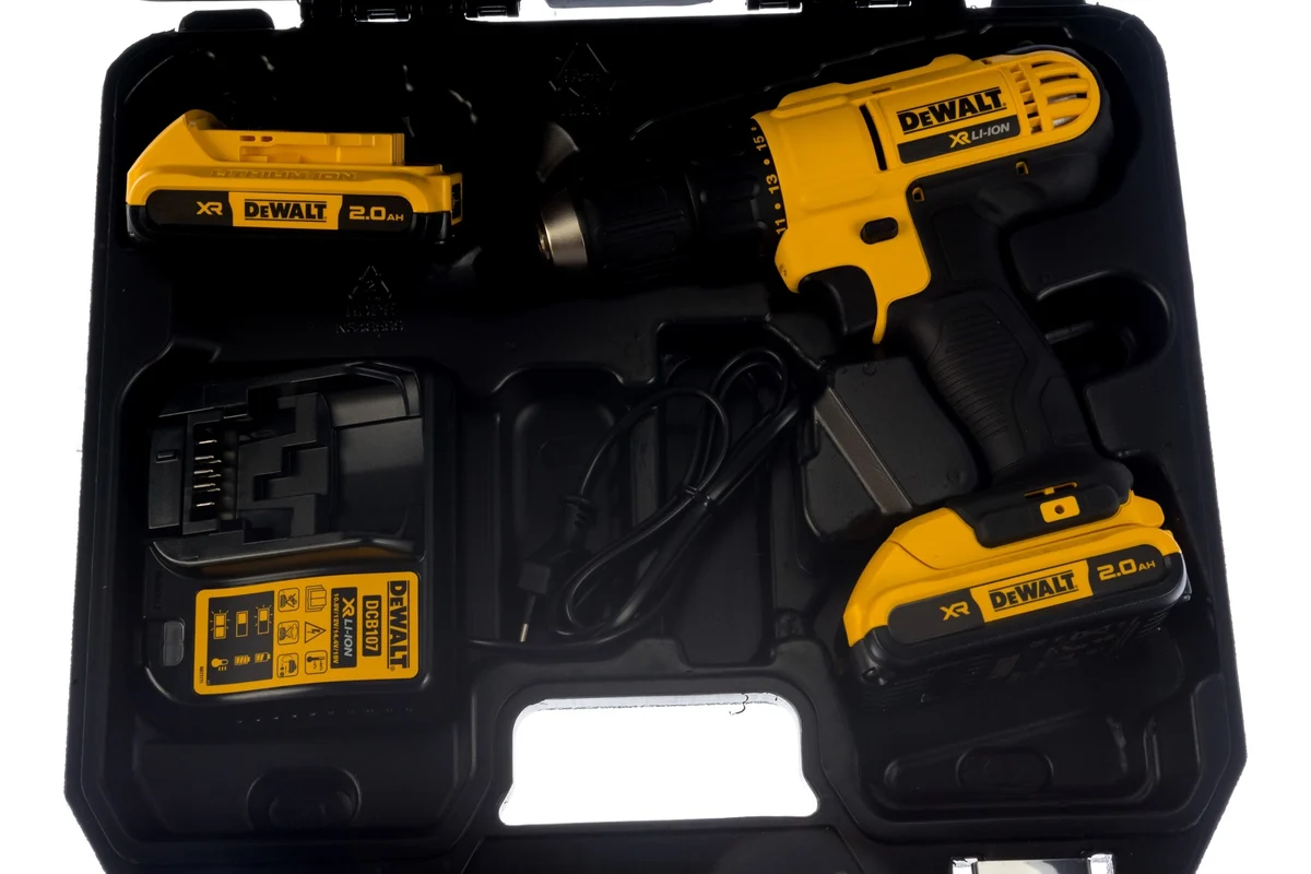Аккум. дрель DeWalt  DCD 771 D2, 18В,2х2.0АчLi-ion,БЗП-13мм,0-450\1500об\м, 24/42Нм,1.5кг,кейс