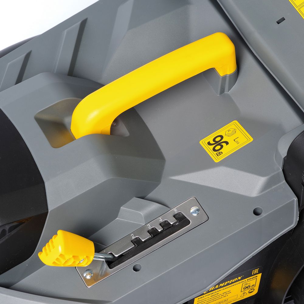 Газонокосилка эл. CHAMPION EM4318 (1,8 кВт пласт.+ткань травосб. 52л ширина 430мм 30-75мм, 12,9кг)